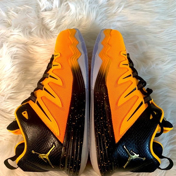 SUPER RARE- Deadstock Jordan CP3 IX Yellow Dragons 7Y - Picture 3 of 8